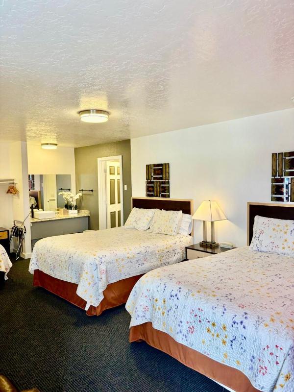 Motel West - image 14