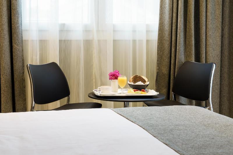 Double Room with Spa Bath image 2