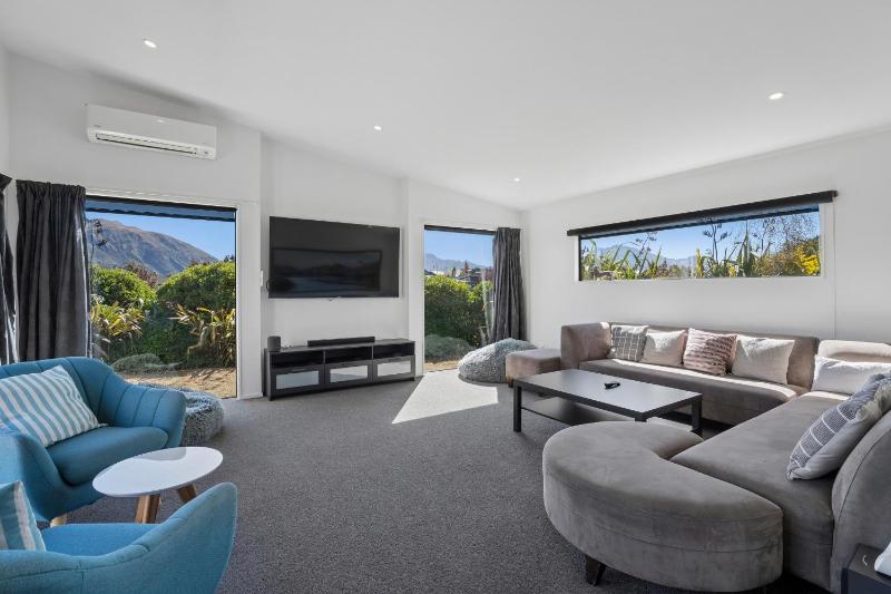 Casa Central - Wanaka Holiday Home - image 19