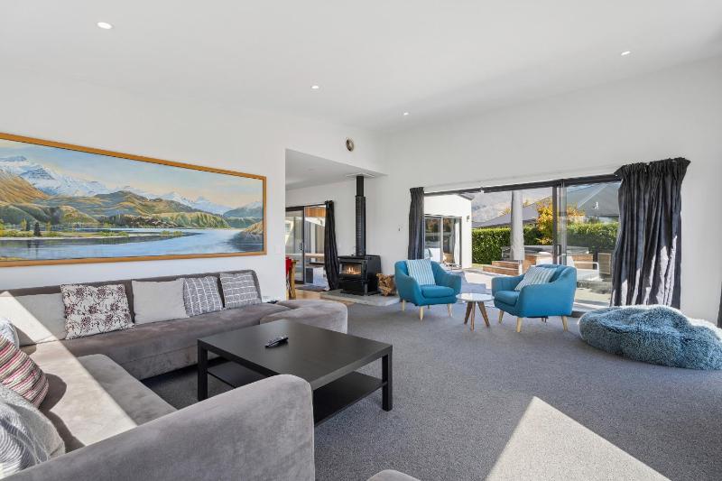 Casa Central - Wanaka Holiday Home - image 17