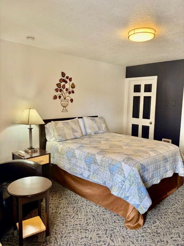 Motel West - image 13