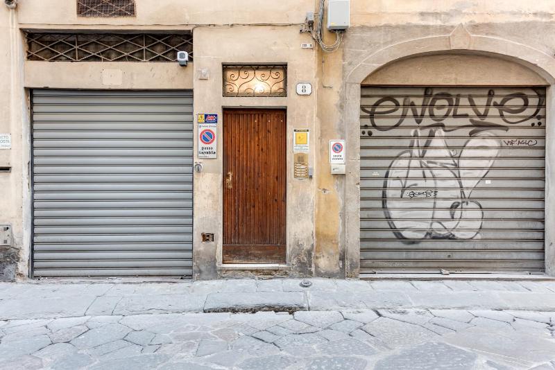 Un Bacio a Firenze - image 13