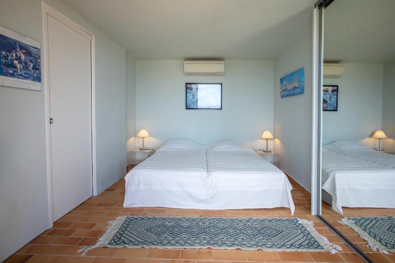 Maison Gaou Bénat Piscine Vue mer - image 11