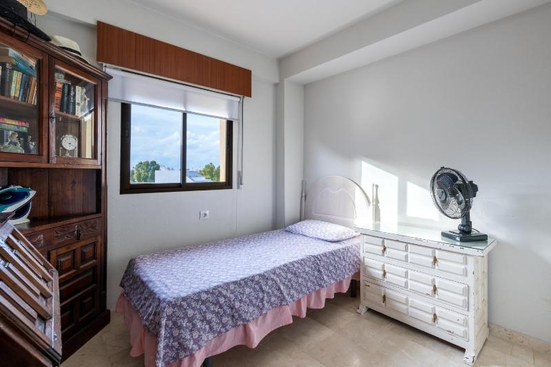 Fuengirola City Centre Apartment - image 8