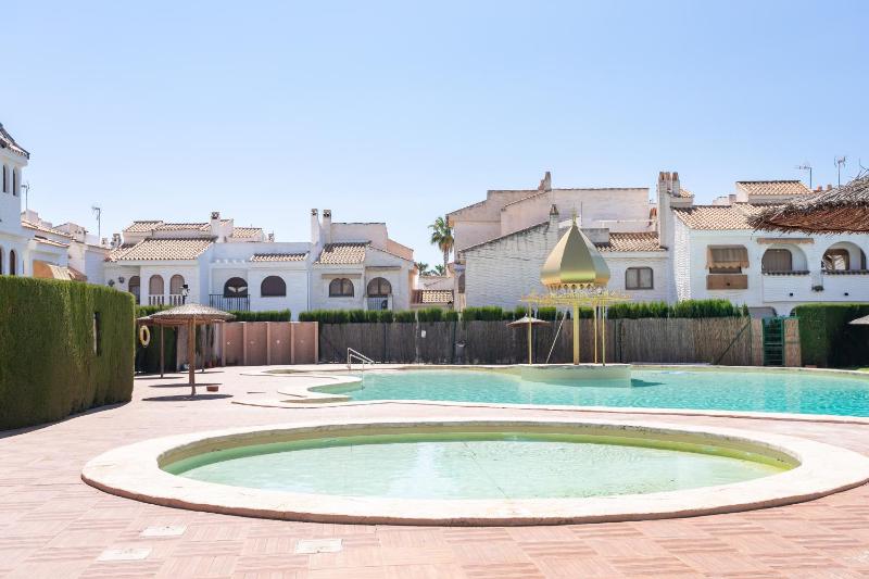 Casa en la playa con piscinas costa - image 11