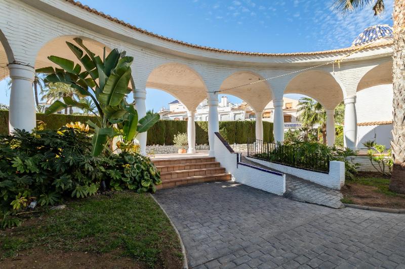 Casa en la playa con piscinas costa - image 15