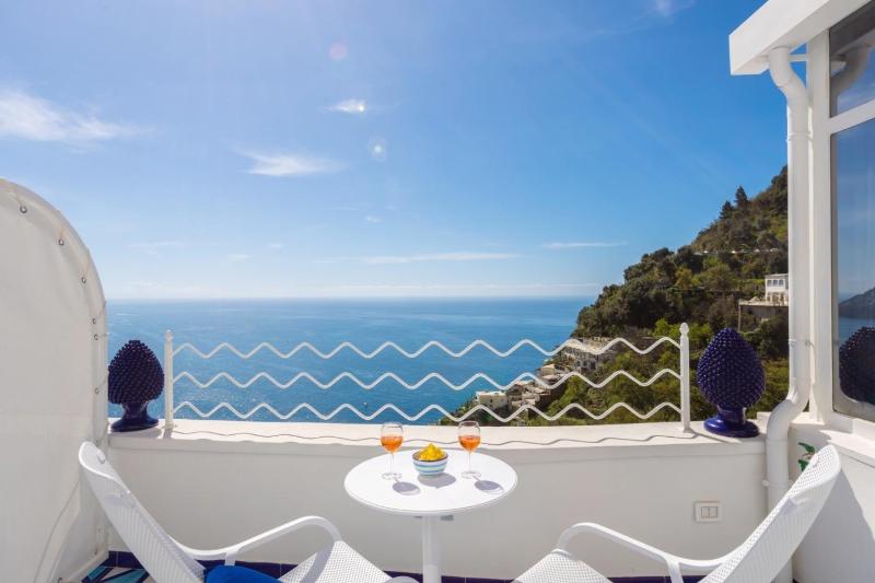 Aurora Luxury Suites Seaview - image 15