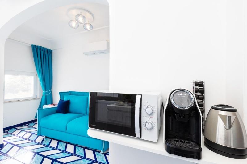 Aurora Luxury Suites Seaview - image 8