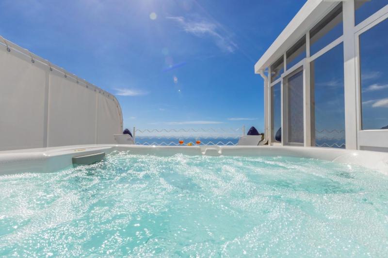 Aurora Luxury Suites Seaview - image 3