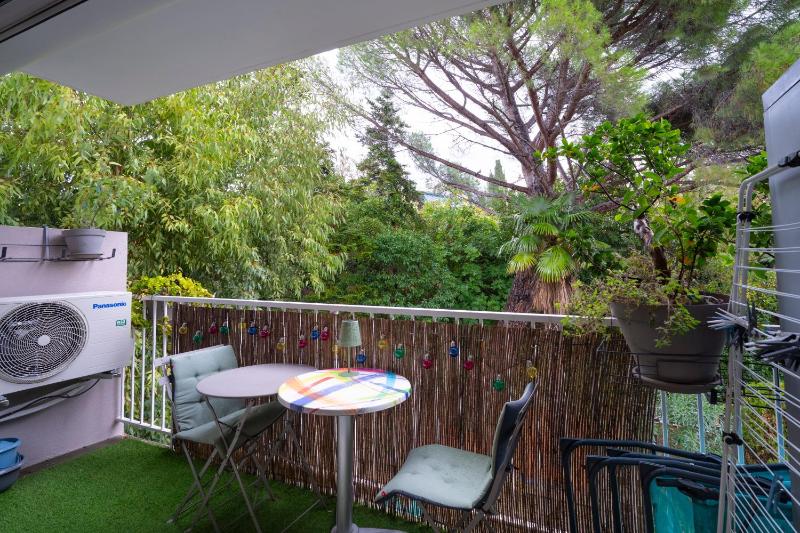 Appartement Atypique avec terrasse - image 8