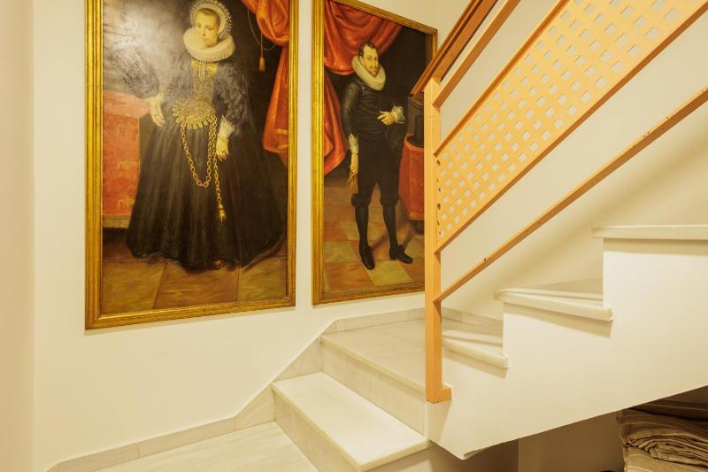 Sierpes Central Penthouse - image 4