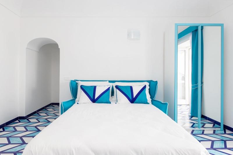 Aurora Luxury Suites Seaview - image 4