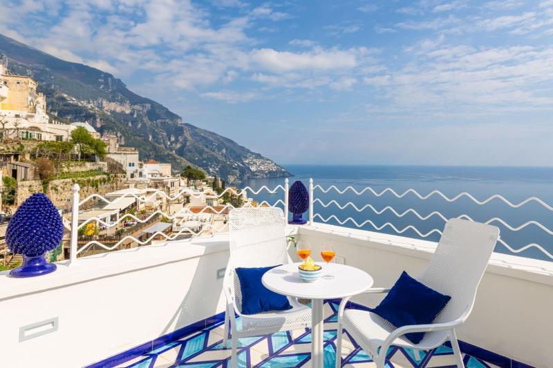 Aurora Luxury Suites Seaview - image 17