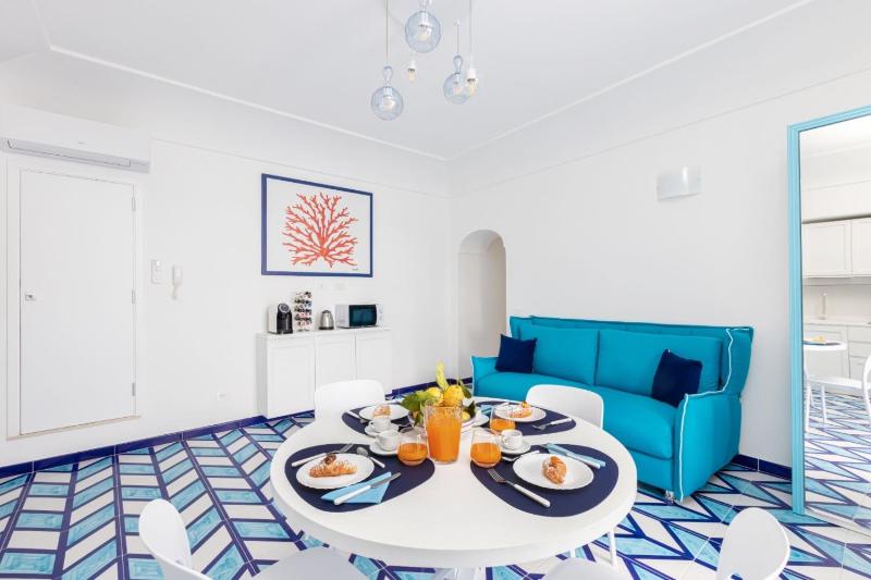 Aurora Luxury Suites Seaview - image 12