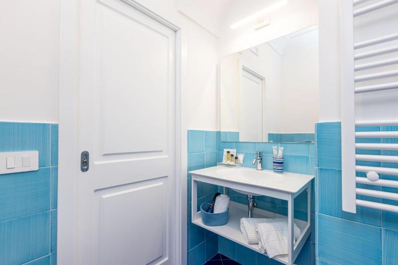 Aurora Luxury Suites Seaview - image 19