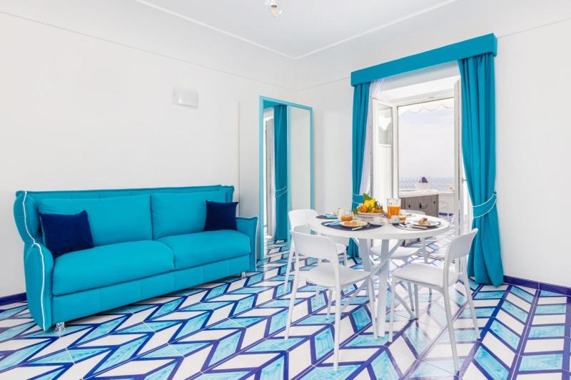 Aurora Luxury Suites Seaview - image 10