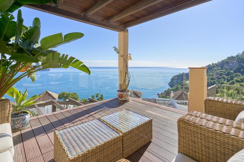 Beautiful House With Splendid Sea - image 17