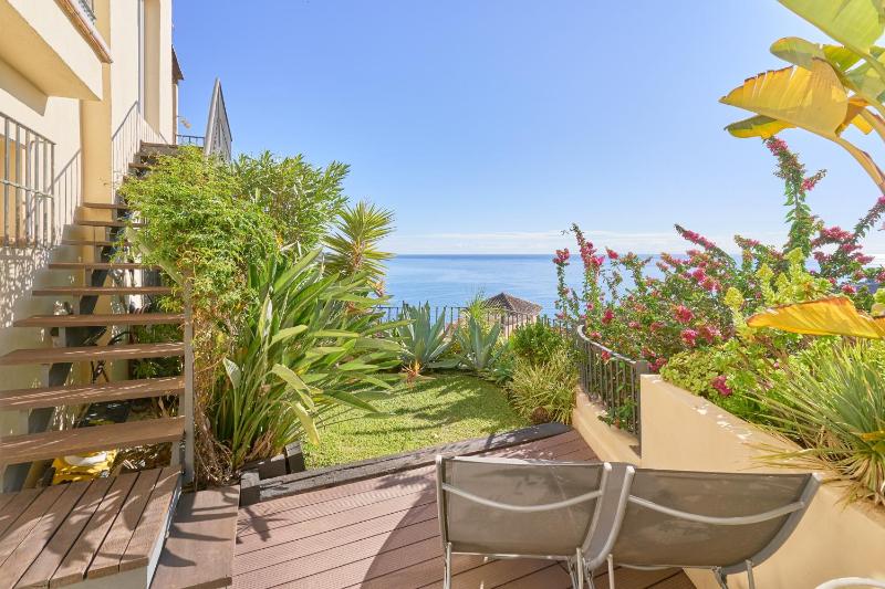 Beautiful House With Splendid Sea - image 25
