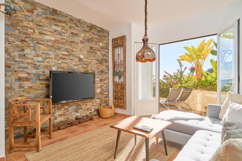 Beautiful House With Splendid Sea - image 41