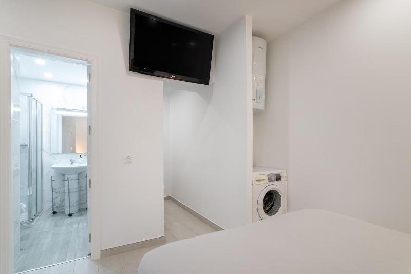 Alison's apartment - image 8
