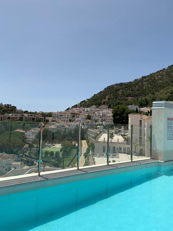 Central Apartment with a view - image 10
