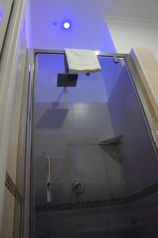 Superior Suite image 4