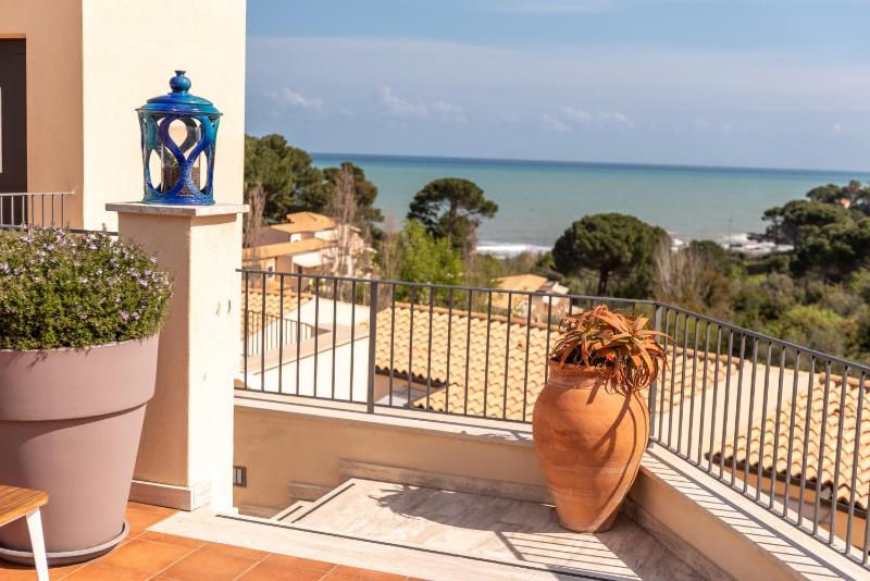 Cefalù Seaside Pool Villa - image 25