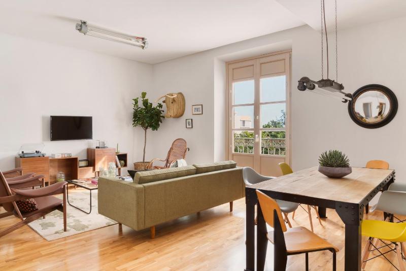 Deluxe Two-Bedroom Apartment with City View and Balcony image 2