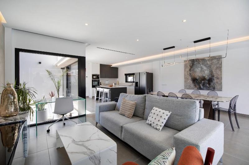 Lola Sea Villa - image 25