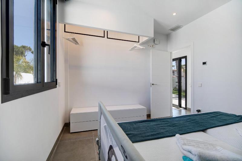 Lola Sea Villa - image 15