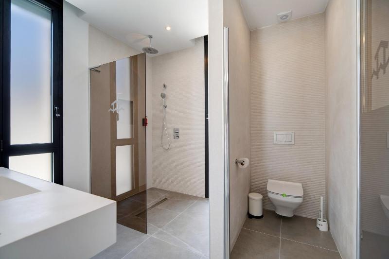 Lola Sea Villa - image 21