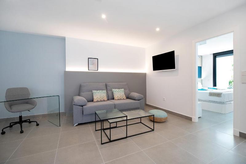 Lola Sea Villa - image 41