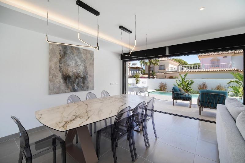 Lola Sea Villa - image 18