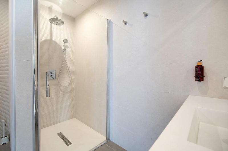 Lola Sea Villa - image 34