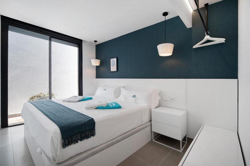 Lola Sea Villa - image 20