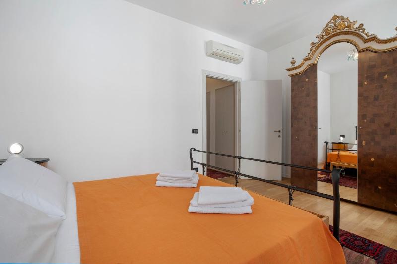 Luxury home - image 12