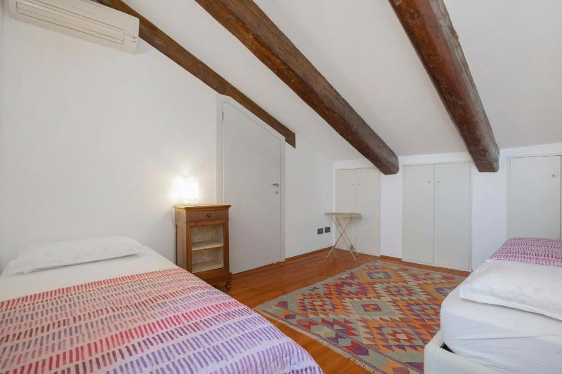Luxury home - image 11