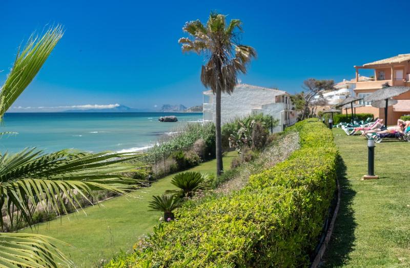 Fantastic beachfront apartment - image 2