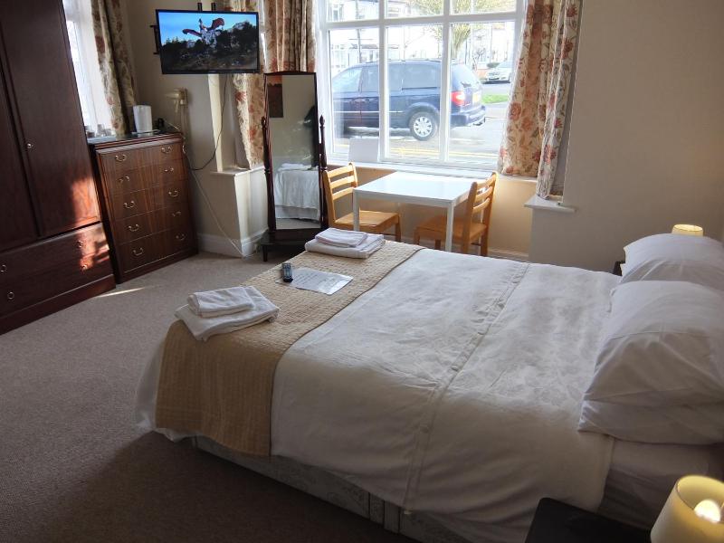 The Monsell Hotel - image 4