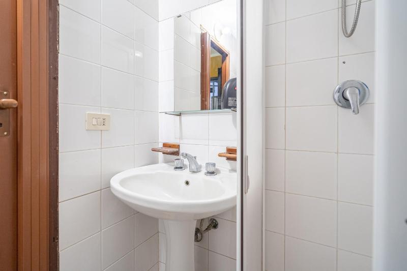 Venusroom - image 12