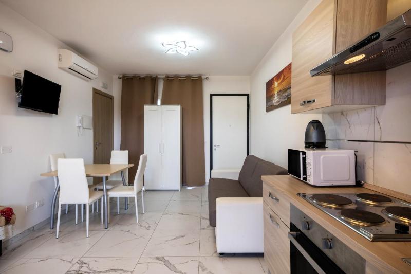 Planet Suite 304 - image 7