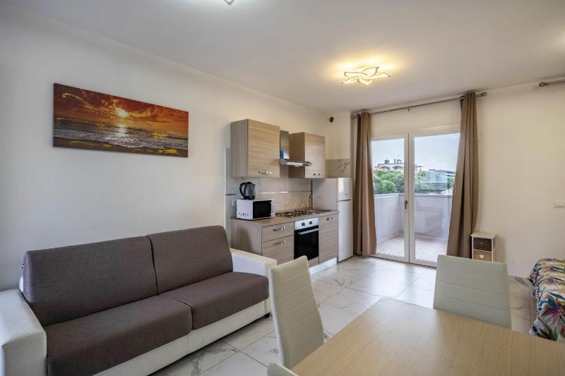 Planet Suite 304 - image 15