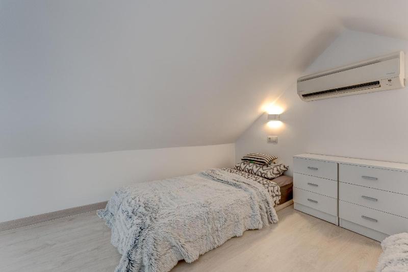 Yucca Park Apartment - image 19