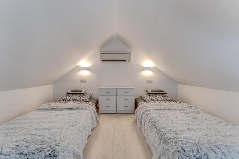 Yucca Park Apartment - image 28