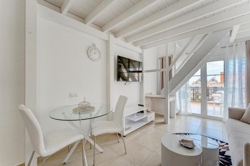 Yucca Park Apartment - image 17