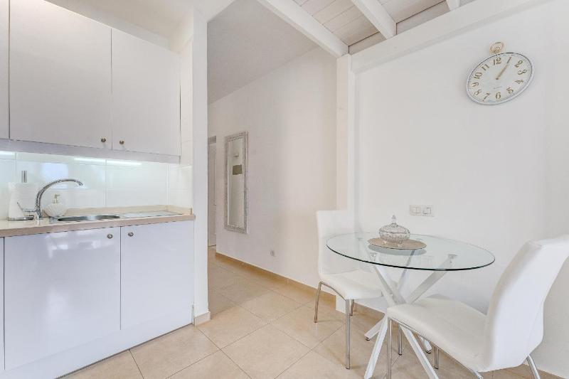Yucca Park Apartment - image 9