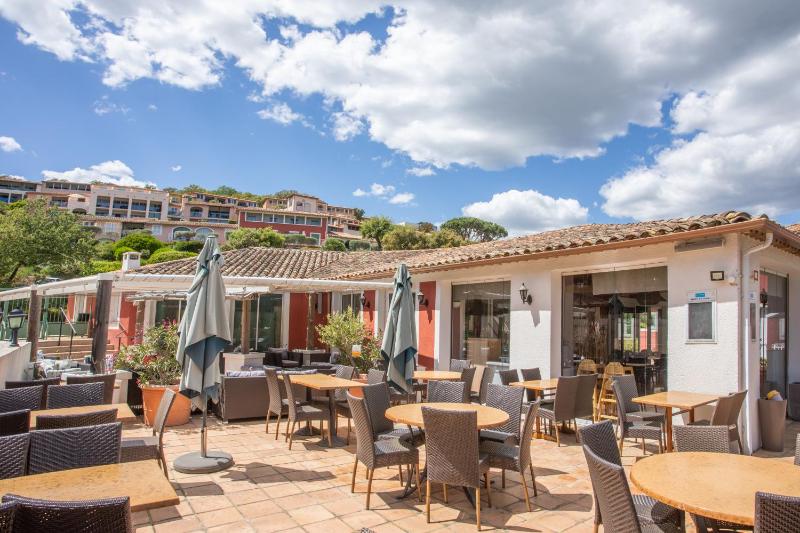 Restanques de Saint Tropez - arums - image 22
