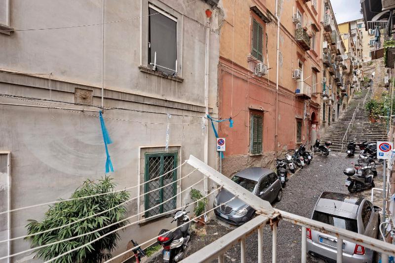 Accogliente dimora a Napoli centro - image 6