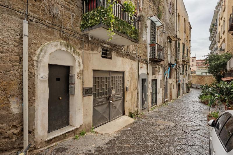 Accogliente dimora a Napoli centro - image 13