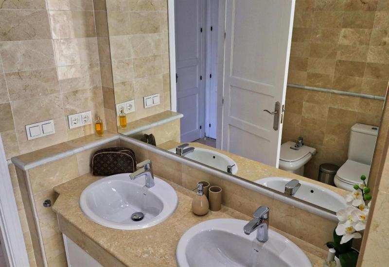 Fabulous apartment in Elviria Hills - image 10